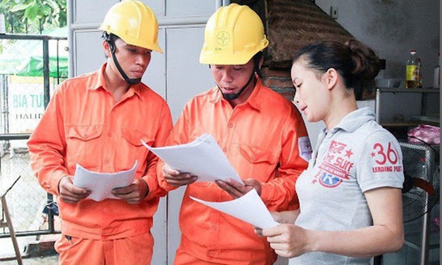 Tăng giá điện: Người dân lo áp lực, doanh nghiệp sợ ‘đu’ phí- Ảnh 2.