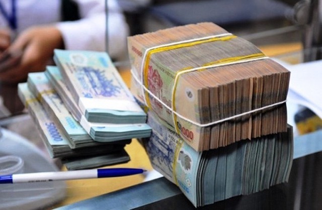 Ngân hàng tức tốc ‘bơm’ vốn- Ảnh 1. Ngân hàng tức tốc ‘bơm’ vốn- Ảnh 1.