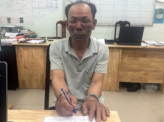 Rùng mình lời khai của nghi phạm phóng hỏa nhà trọ khiến 3 người tử vong ở TPHCM- Ảnh 1.