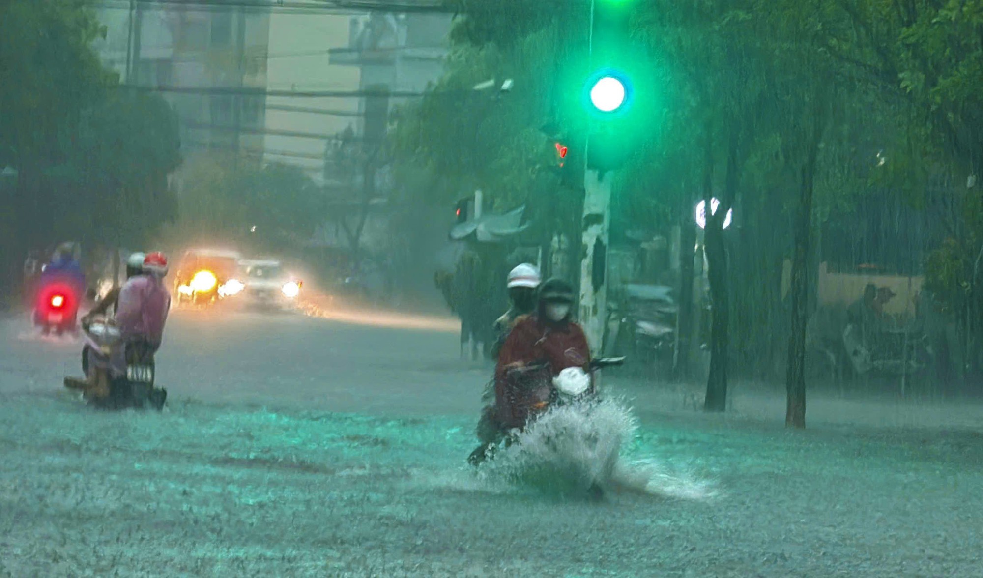 Thành phố Đồng Hới nằm ven sông, sát biển nhưng... "hễ mưa là ngập"- Ảnh 6.