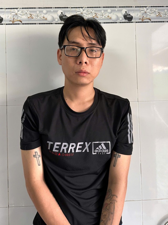 Bắt, khám xét nơi ở của đối tượng Huỳnh Trường Anh- Ảnh 1.