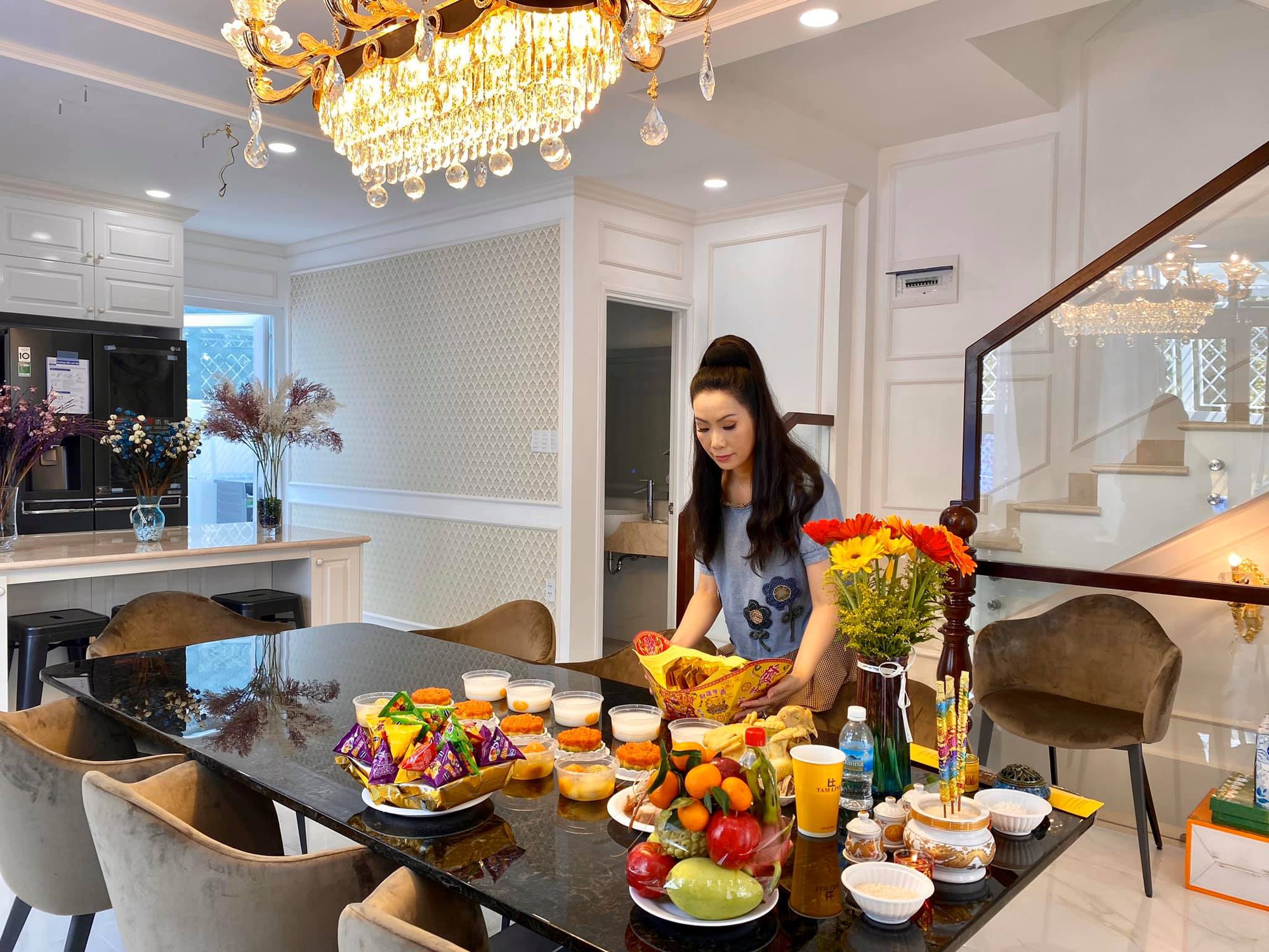 Nữ NSND là Phó chủ tịch Hội sân khấu, sở hữu biệt thự mặt tiền 3 tầng ở Quận 7, 54 tuổi đẹp như mới 30- Ảnh 5. Nữ NSND là Phó chủ tịch Hội sân khấu, sở hữu biệt thự mặt tiền 3 tầng ở Quận 7, 54 tuổi đẹp như mới 30- Ảnh 5.