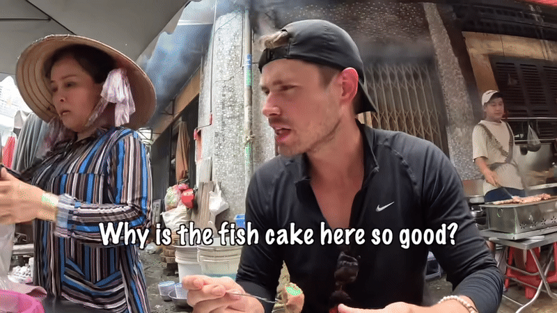 Khách Tây ăn món giá chỉ hơn 1 đô ở khu chợ Việt, nhận xét một thứ: "Tôi không nghĩ mình lại nghiện nó"- Ảnh 4.