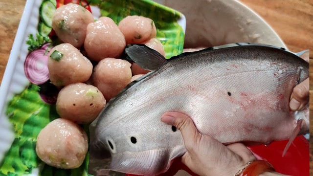 Khách Tây ăn món giá chỉ hơn 1 đô ở khu chợ Việt, nhận xét một thứ: "Tôi không nghĩ mình lại nghiện nó"- Ảnh 7.