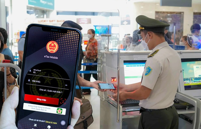 Phương án ‘gỡ’ lệnh tạm hoãn xuất cảnh ngay tại sân bay- Ảnh 1.