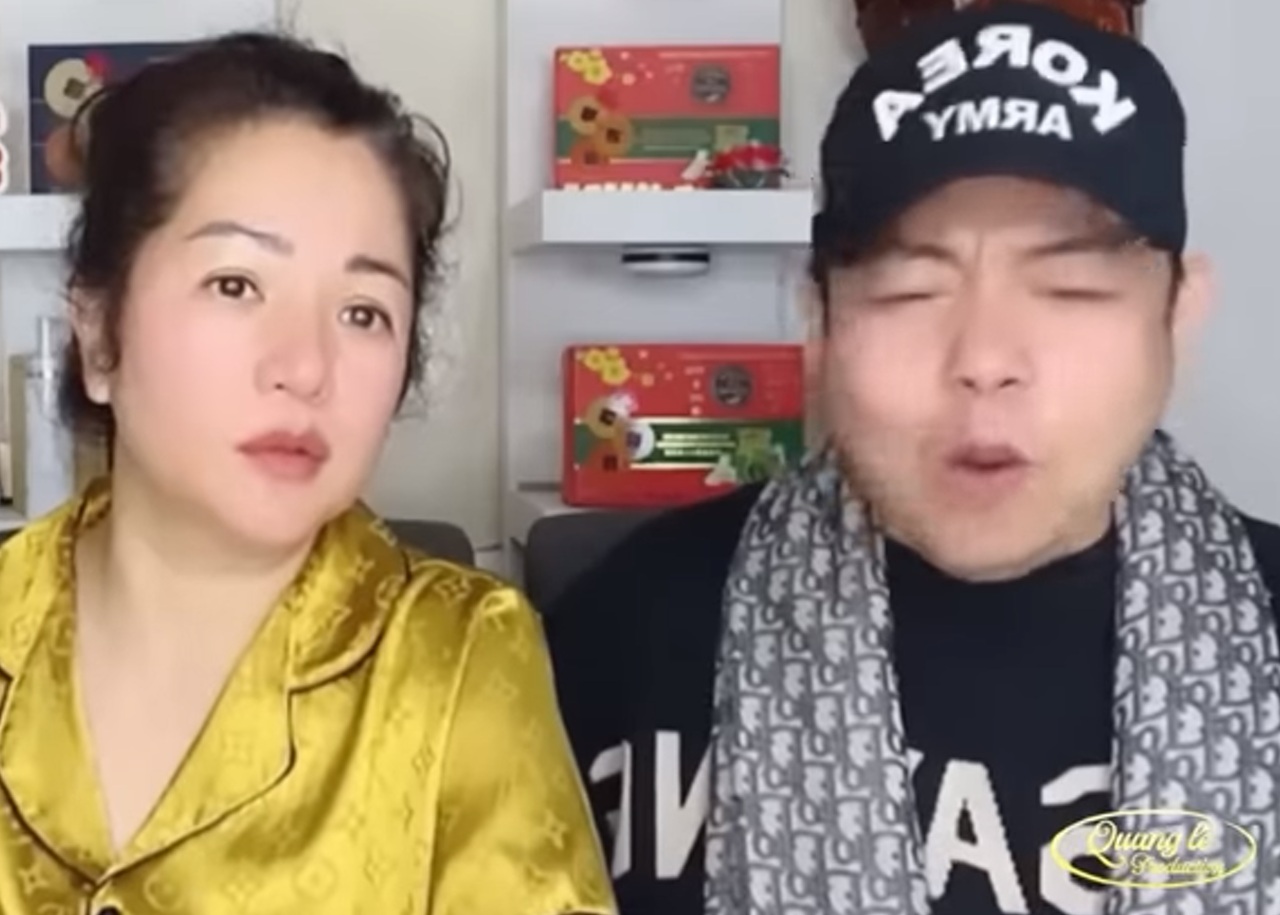 Quang Lê bị trục xuất: "Họ giữ tôi đúng 12 tiếng"- Ảnh 1. Quang Lê bị trục xuất: "Họ giữ tôi đúng 12 tiếng"- Ảnh 1.