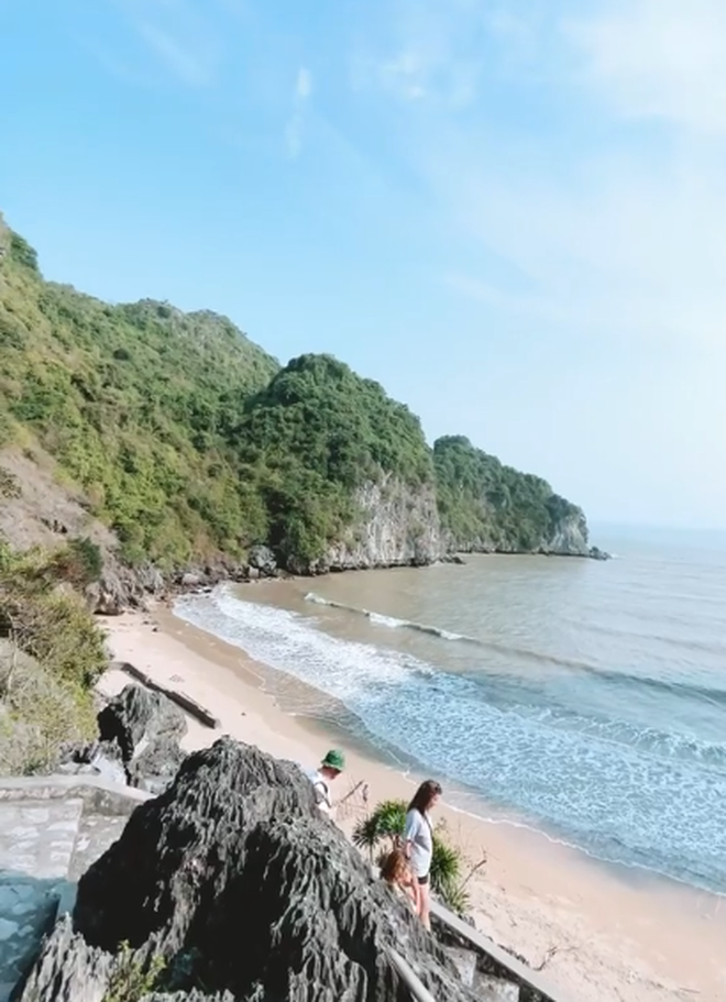 Bãi biển ở Cát Bà được mệnh danh là "thiên đường bí mật", nhiều người bất ngờ vì chưa từng nghe tên- Ảnh 6. Bãi biển ở Cát Bà được mệnh danh là "thiên đường bí mật", nhiều người bất ngờ vì chưa từng nghe tên- Ảnh 6.