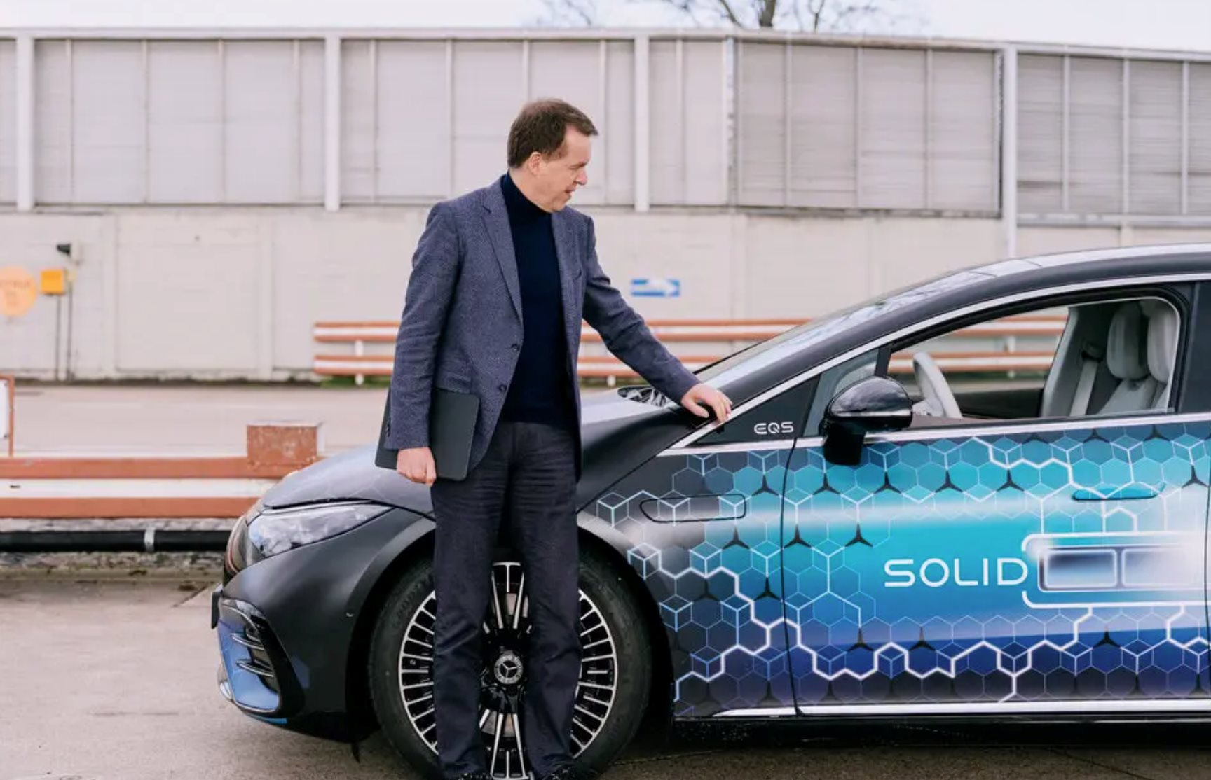 Startup pin xe điện bí ẩn của nước Mỹ: Được Mercedes hợp tác dù chỉ có 100 nhân viên, founder dành 10 năm thanh xuân làm nên cuộc cách mạng- Ảnh 1. Startup pin xe điện bí ẩn của nước Mỹ: Được Mercedes hợp tác dù chỉ có 100 nhân viên, founder dành 10 năm thanh xuân làm nên cuộc cách mạng- Ảnh 1.