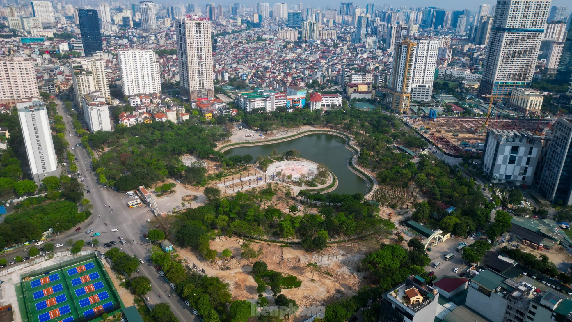 Cận cảnh 'lá phổi xanh' ở trung tâm Hà Nội đang được cải tạo- Ảnh 1.