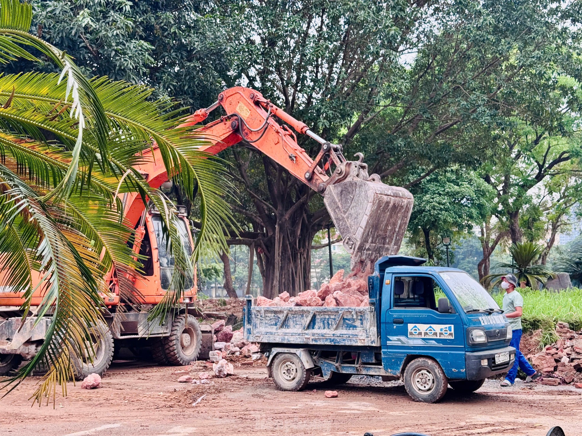 Cận cảnh 'lá phổi xanh' ở trung tâm Hà Nội đang được cải tạo- Ảnh 18.