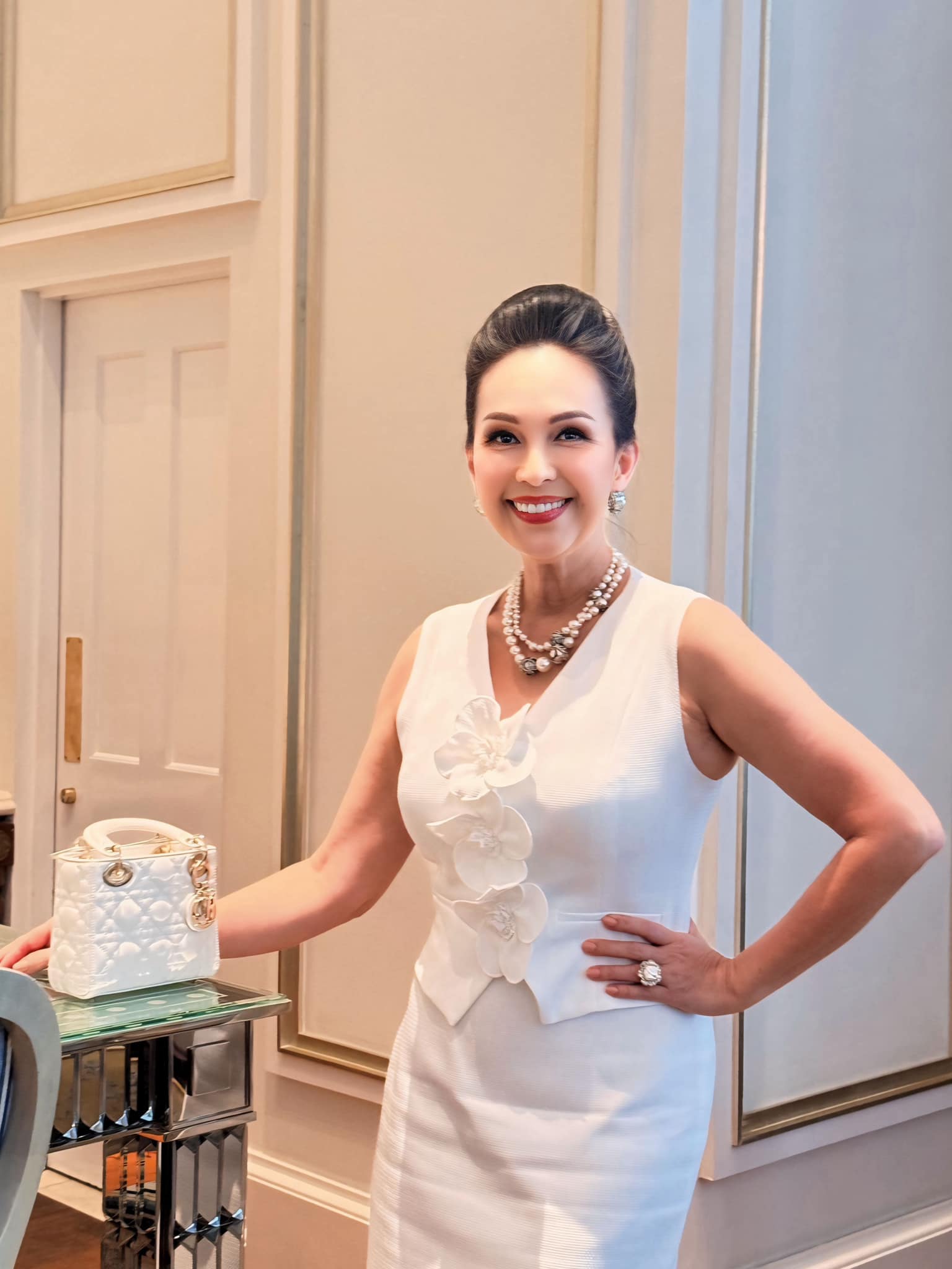 Nữ nghệ sĩ sở hữu biệt thự mặt tiền, rộng 3.000m2 ở Quận 2, du thuyền 52 tỷ đồng, U70 vẫn đẹp như ngoài 40- Ảnh 6. Nữ nghệ sĩ sở hữu biệt thự mặt tiền, rộng 3.000m2 ở Quận 2, du thuyền 52 tỷ đồng, U70 vẫn đẹp như ngoài 40- Ảnh 6.