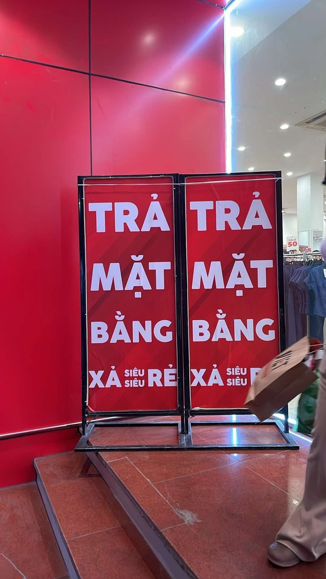 Cõi mạng đồn brand thời trang Việt 22 năm tuổi đóng cửa: Dân tình xếp hàng dài mua đồ sale sập sàn trong nước mắt- Ảnh 3.