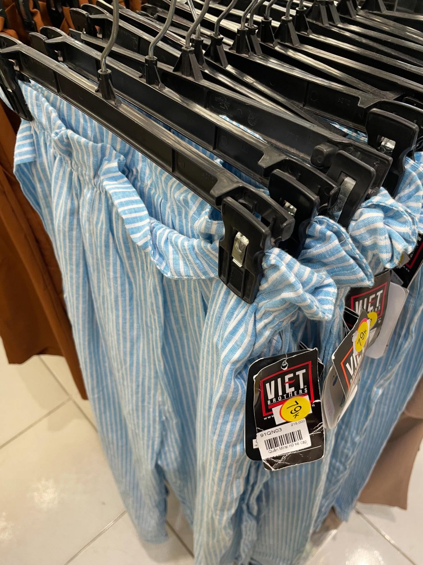 Cõi mạng đồn brand thời trang Việt 22 năm tuổi đóng cửa: Dân tình xếp hàng dài mua đồ sale sập sàn trong nước mắt- Ảnh 4.