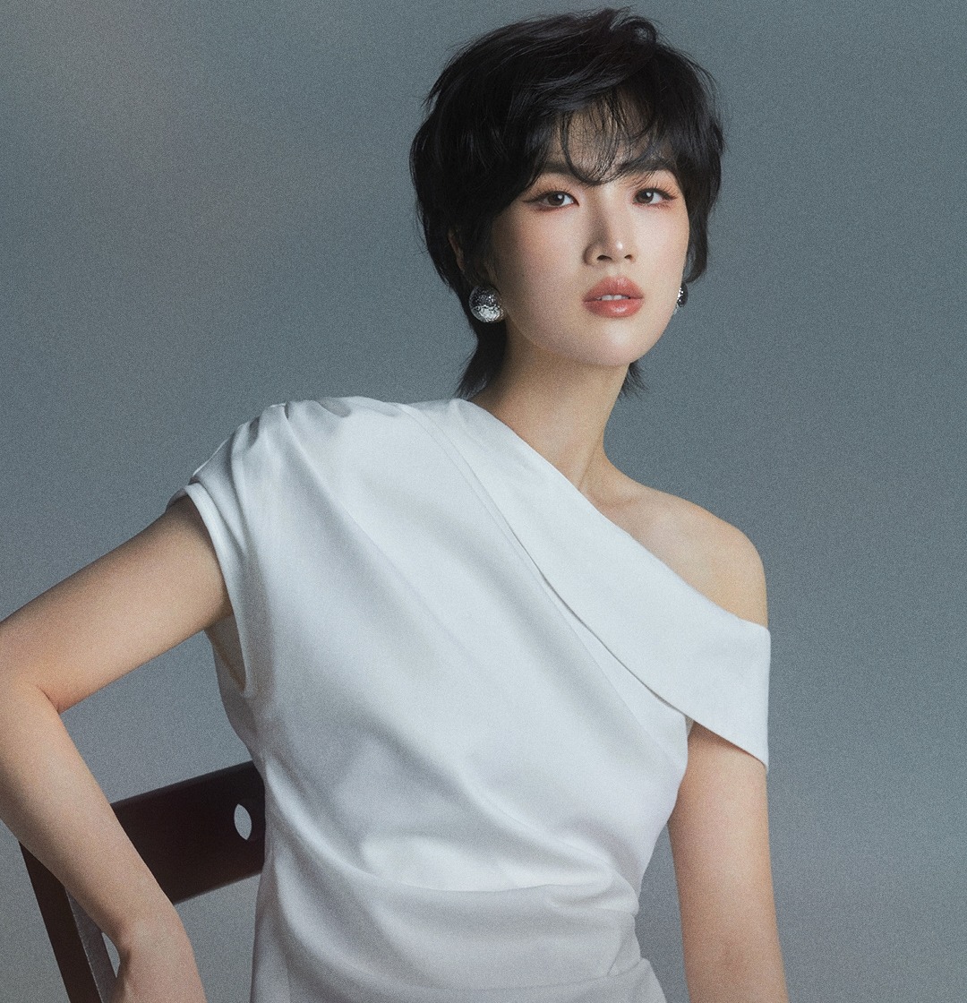 Ái nữ tỷ phú Huawei: Từ bỏ hào quang 