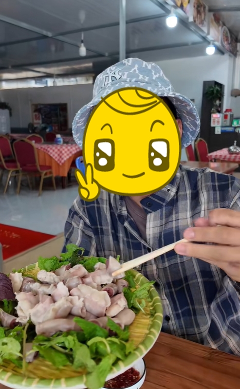 Nở rộ loạt clip cầm tiền sang nước ngoài mua lòng se điếu để ăn thử và review: Sự thật thế nào?- Ảnh 4.