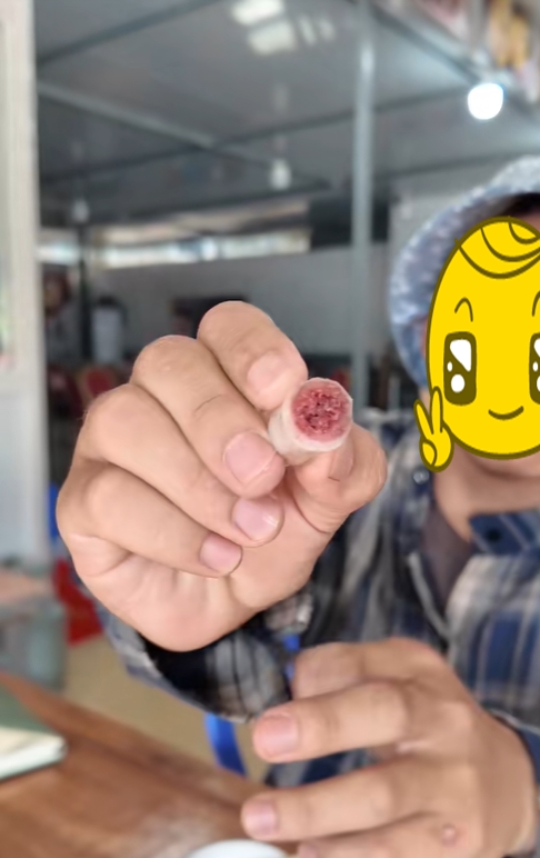 Nở rộ loạt clip cầm tiền sang nước ngoài mua lòng se điếu để ăn thử và review: Sự thật thế nào?- Ảnh 3.