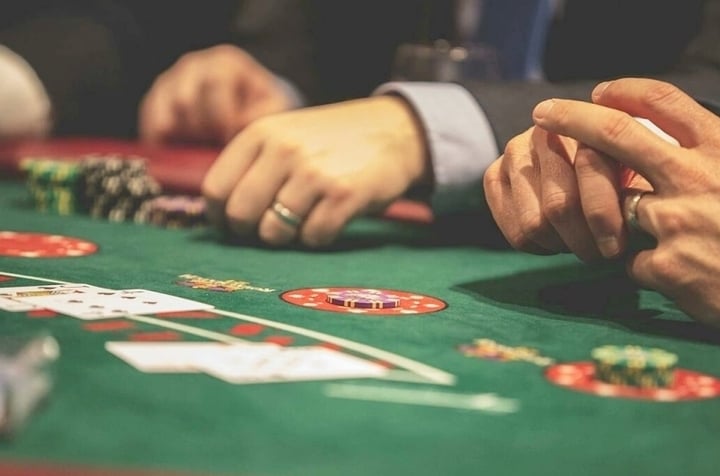 Điều trị tâm thần sau chuỗi ngày lao vào cờ bạc online- Ảnh 1.