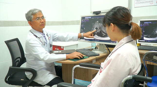 Cô gái đi khám từ lúc 2 tuổi, 19 năm sau mới tìm ra bệnh hiếm gặp- Ảnh 2.