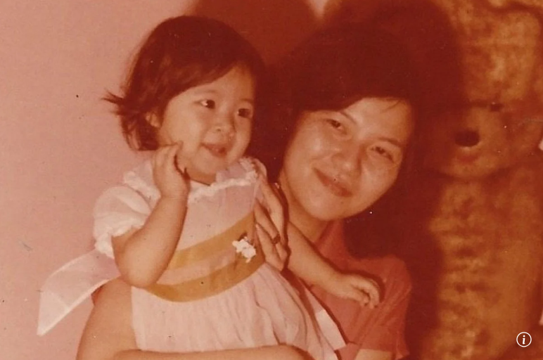 Bật khóc trước hồi ký của cô gái viết về người mẹ qua đời vì bệnh Alzheimer: "Bà ấy đã ra đi, cuối cùng mẹ cũng được tự do”- Ảnh 1.