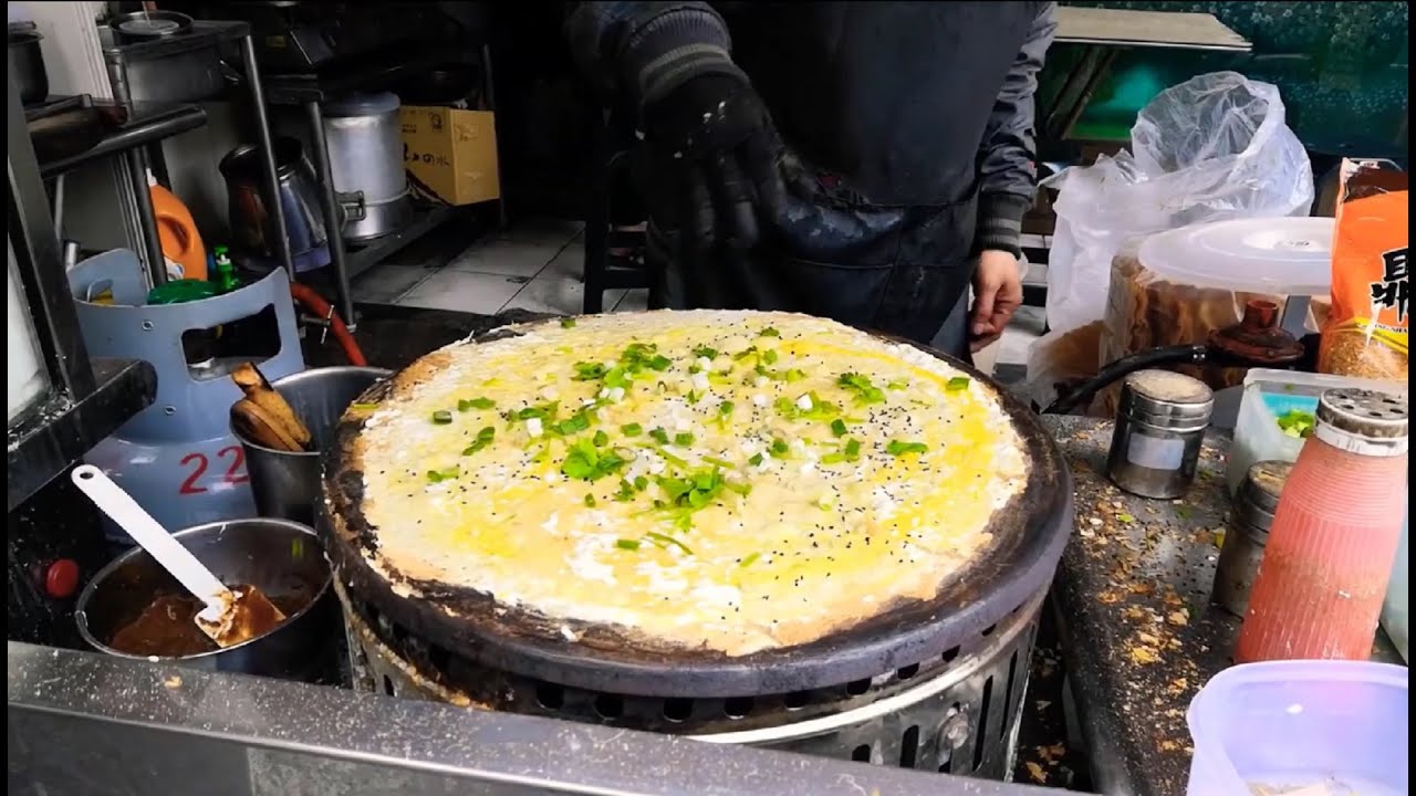 Giữa bão sa thải, người đàn ông này vẫn kiếm bộn tiền, mua 4 căn nhà thành phố chỉ nhờ quầy bánh trứng nhỏ: Tiền không khó kiếm, chỉ cần chăm chỉ và thông minh!- Ảnh 1. Giữa bão sa thải, người đàn ông này vẫn kiếm bộn tiền, mua 4 căn nhà thành phố chỉ nhờ quầy bánh trứng nhỏ: Tiền không khó kiếm, chỉ cần chăm chỉ và thông minh!- Ảnh 1.