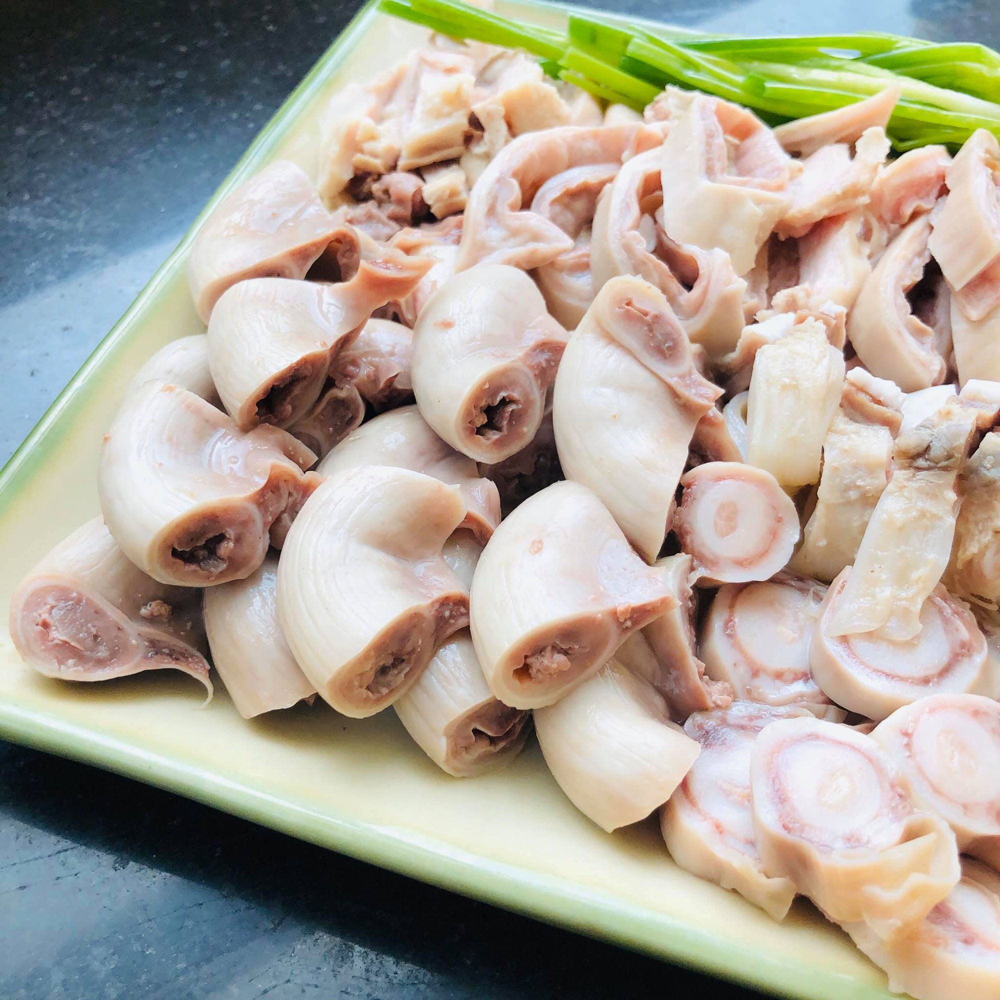 Nở rộ loạt clip cầm tiền sang nước ngoài mua lòng se điếu để ăn thử và review: Sự thật thế nào?- Ảnh 5.