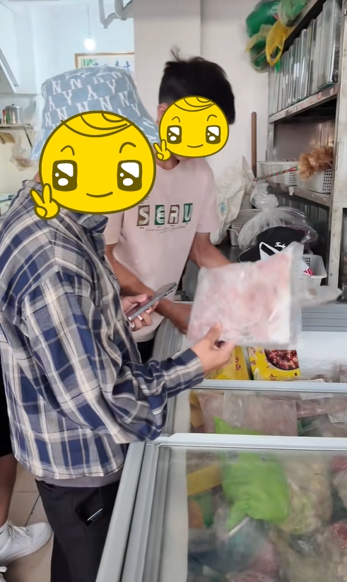 Nở rộ loạt clip cầm tiền sang nước ngoài mua lòng se điếu để ăn thử và review: Sự thật thế nào?- Ảnh 1.