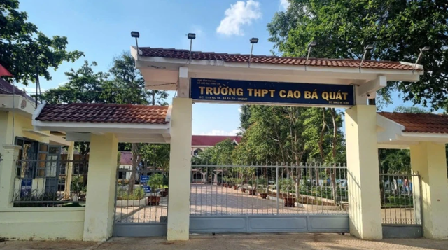 Vụ nhiều học sinh lớp 12 “tự nguyện” xin nghỉ học: Giáo viên, hiệu trưởng làm sai quy định- Ảnh 1. Vụ nhiều học sinh lớp 12 “tự nguyện” xin nghỉ học: Giáo viên, hiệu trưởng làm sai quy định- Ảnh 1.