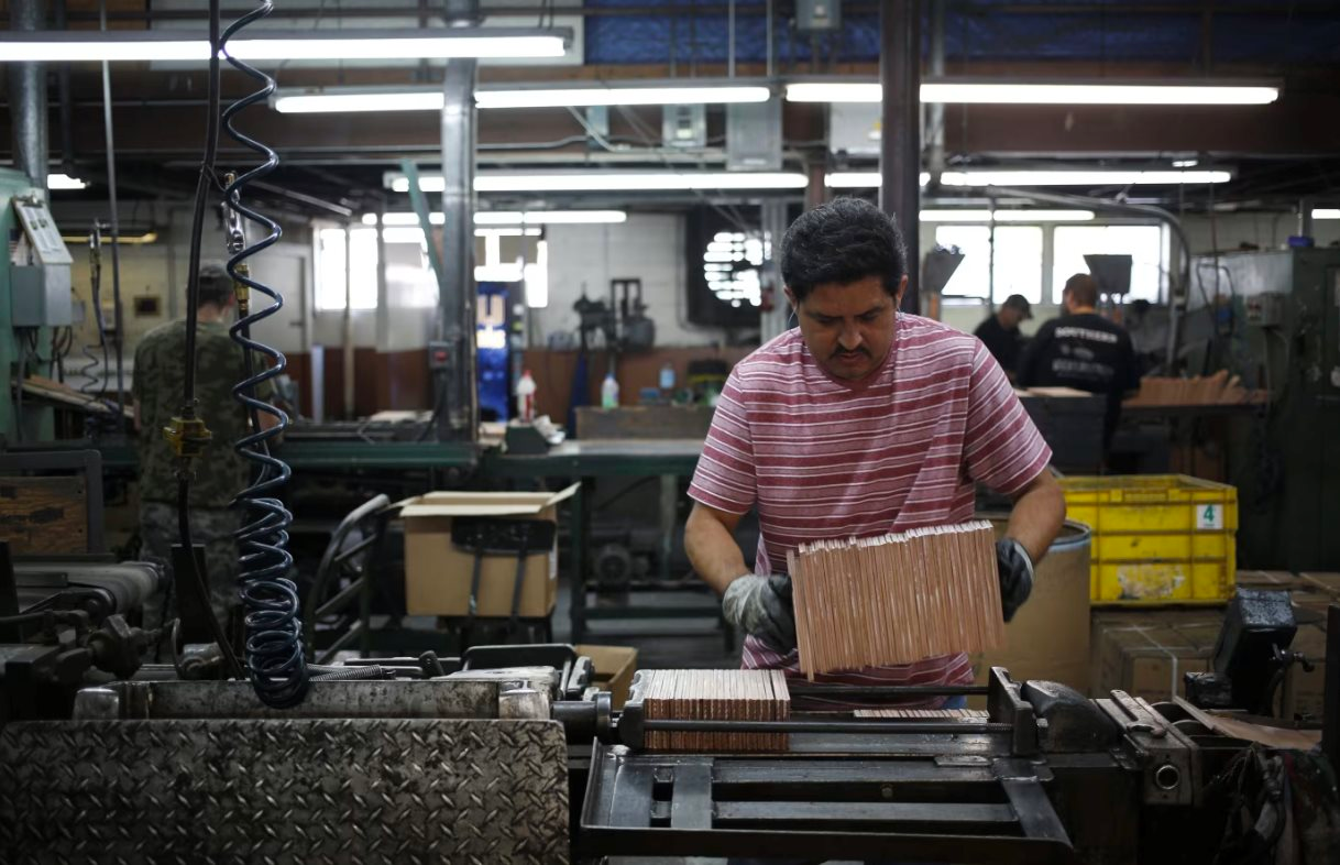 Mỹ - Trung hạ thuế xuống 30%, loạt doanh nghiệp sốt sắng 'tận dụng thời cơ' nhập thêm hàng nhưng vẫn 'than trời' vì thuế mới 'quá cao'- Ảnh 1.