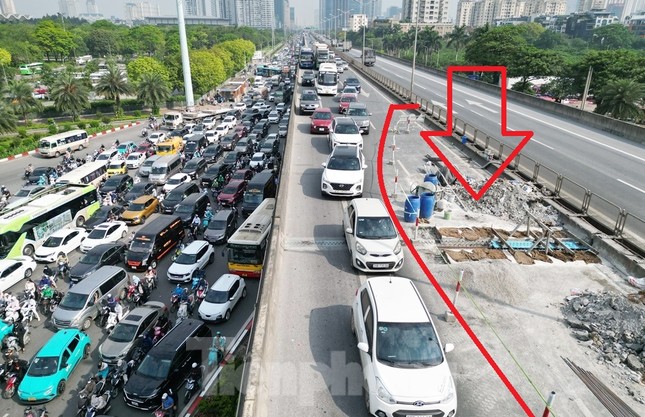 Hà Nội: Đường trên cao Vành đai 3 tiếp tục ùn tắc- Ảnh 1.