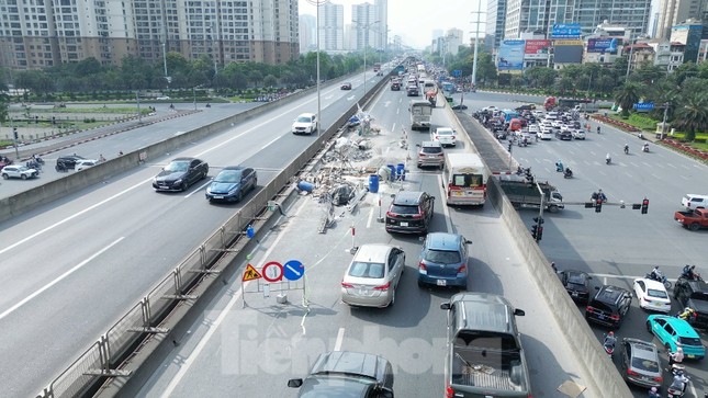 Hà Nội: Đường trên cao Vành đai 3 tiếp tục ùn tắc- Ảnh 2.