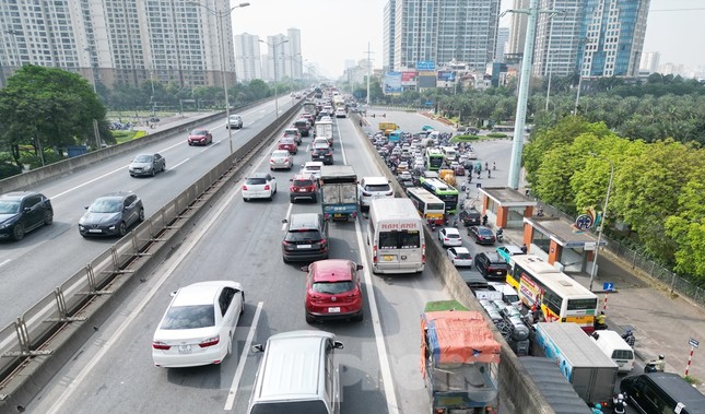 Hà Nội: Đường trên cao Vành đai 3 tiếp tục ùn tắc- Ảnh 4.