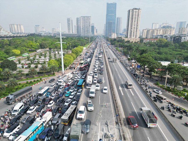 Hà Nội: Đường trên cao Vành đai 3 tiếp tục ùn tắc- Ảnh 5.