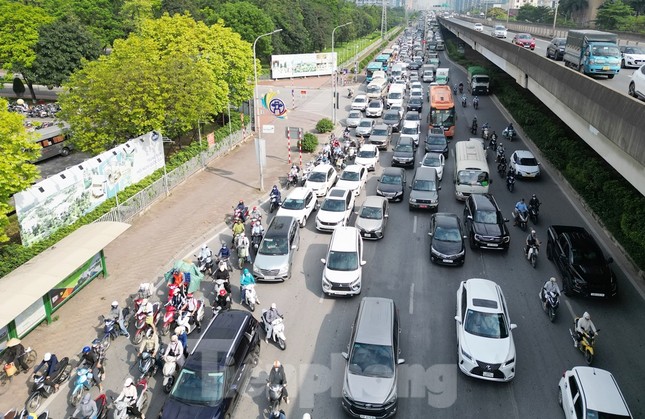 Hà Nội: Đường trên cao Vành đai 3 tiếp tục ùn tắc- Ảnh 8.