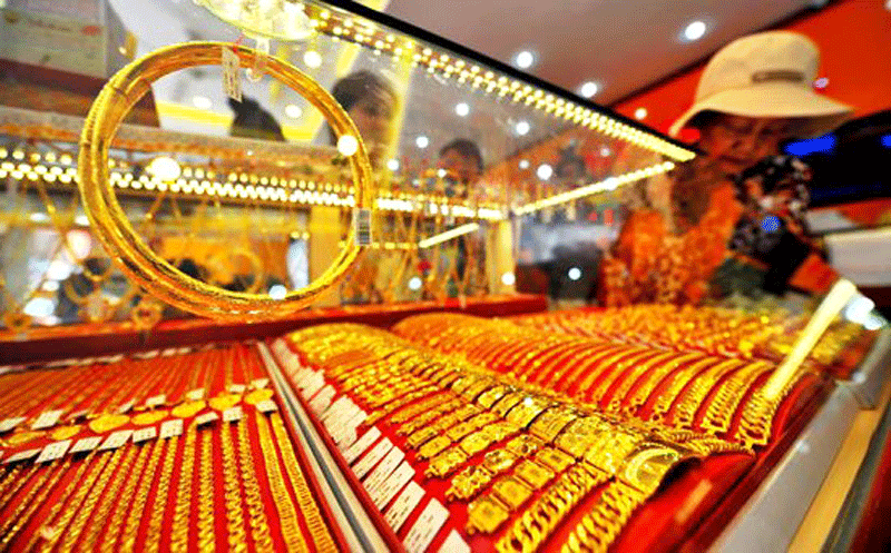 Giá vàng trong nước chạm mốc 120 triệu đồng/lượng giữa thời điểm vàng thế giới lao dốc- Ảnh 1. Giá vàng trong nước chạm mốc 120 triệu đồng/lượng giữa thời điểm vàng thế giới lao dốc- Ảnh 1.