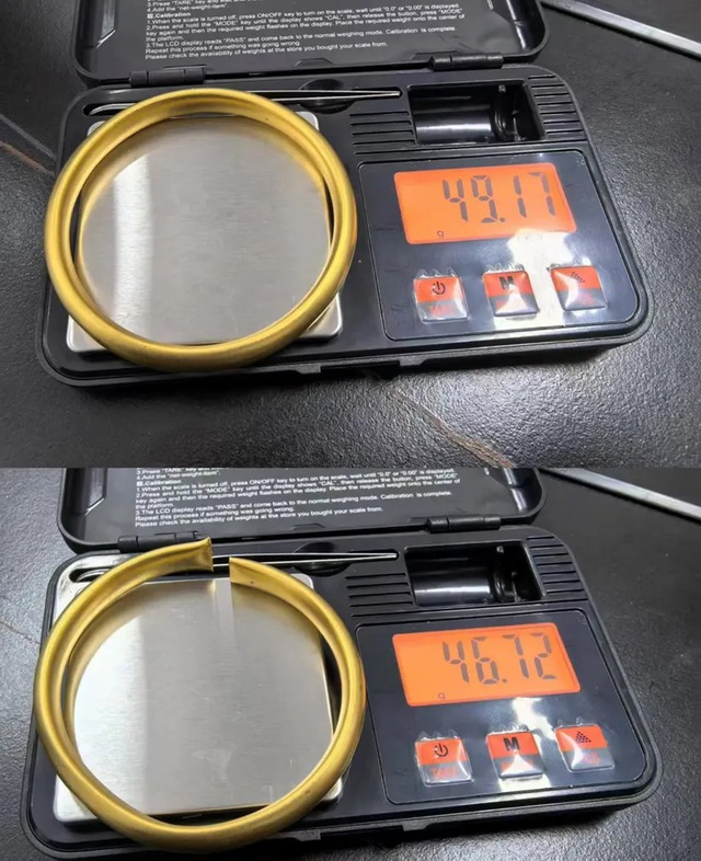 Vòng vàng chảy chất lỏng lạ và mất luôn 1.7 gram, chủ cửa hàng đáp trả bằng 1 câu khiến ai cũng phẫn nộ- Ảnh 1.