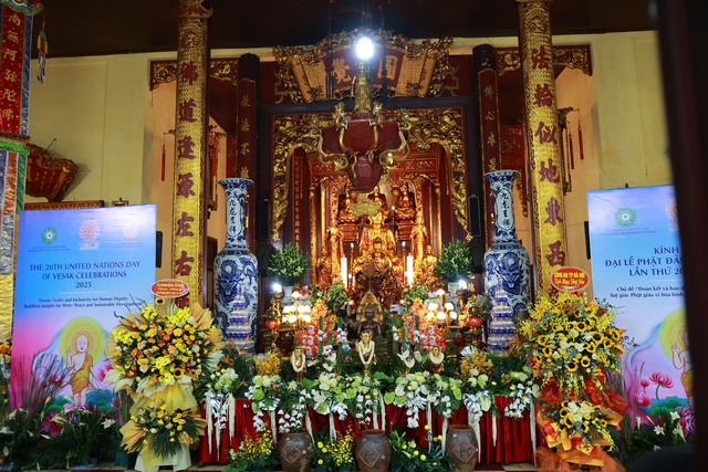 Toàn cảnh ngày rước xá lợi Phật về Chùa Quán Sứ ở Hà Nội- Ảnh 50.