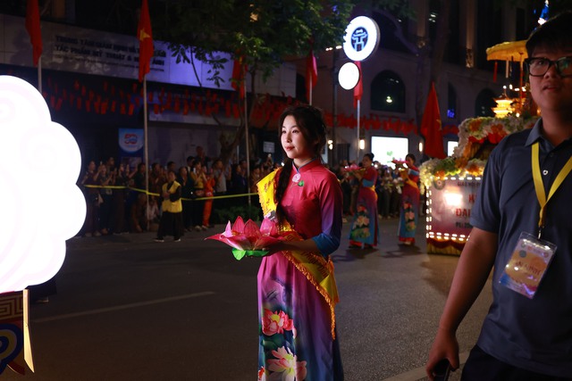 Toàn cảnh ngày rước xá lợi Phật về Chùa Quán Sứ ở Hà Nội- Ảnh 25.