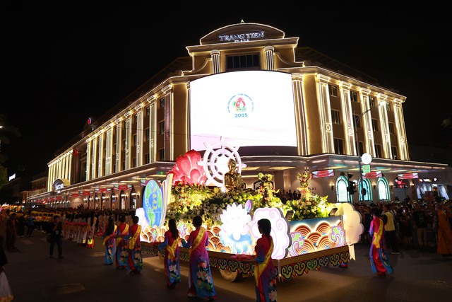 Toàn cảnh ngày rước xá lợi Phật về Chùa Quán Sứ ở Hà Nội- Ảnh 22.