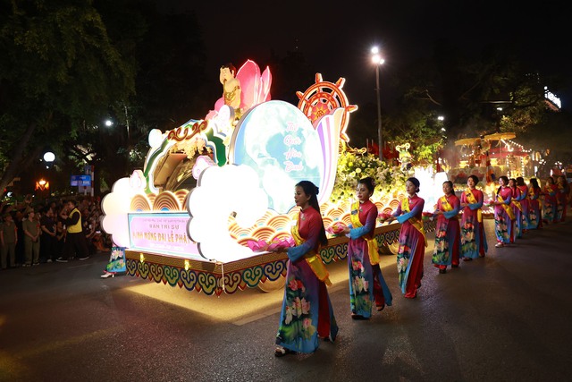 Toàn cảnh ngày rước xá lợi Phật về Chùa Quán Sứ ở Hà Nội- Ảnh 14.