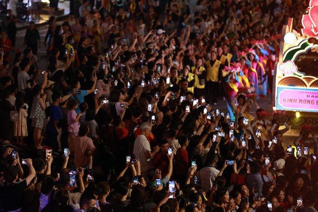 Toàn cảnh ngày rước xá lợi Phật về Chùa Quán Sứ ở Hà Nội- Ảnh 24.