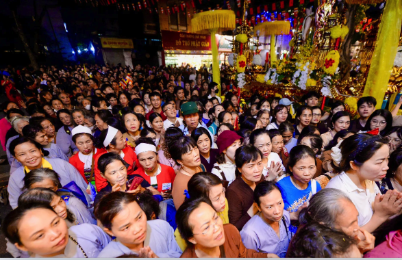 Hàng ngàn người xếp hàng xuyên đêm chiêm bái xá lợi Đức Phật- Ảnh 2.