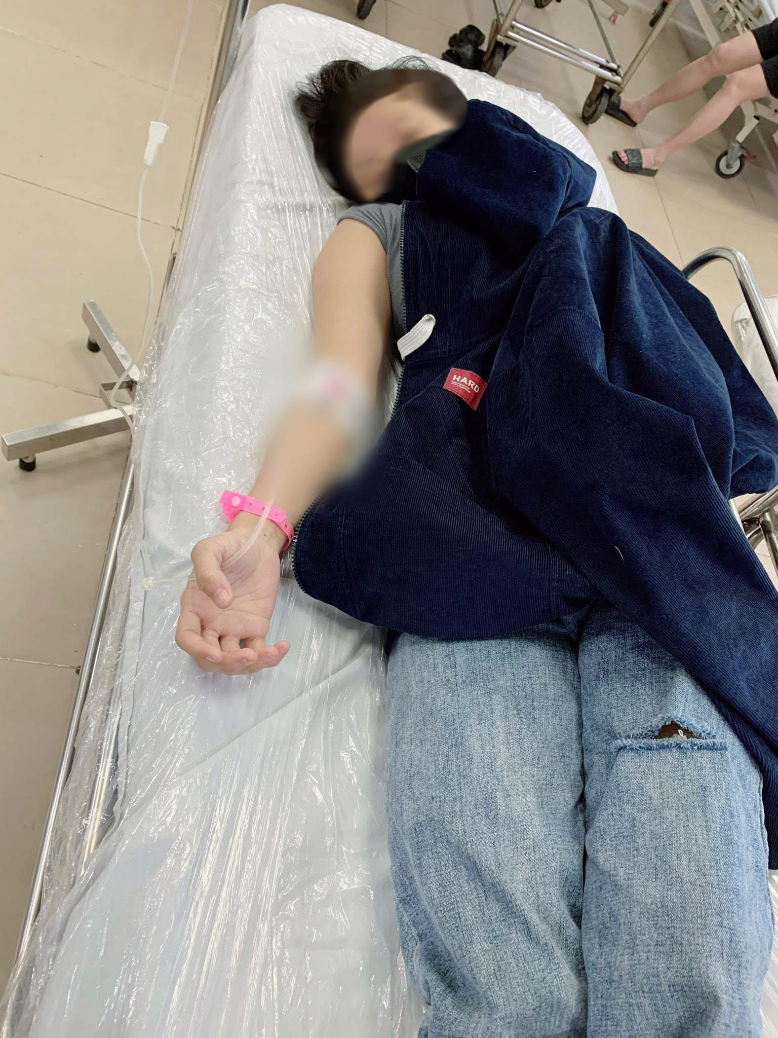 "Cố mở mắt và tự nhủ: Mình phải sống”: Lời kể của cô gái 27 tuổi bị đột quỵ lúc 3h sáng khiến nhiều người trẻ phải xem lại cách mình đang sống- Ảnh 1.