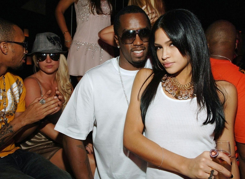 9 điểm căng nhất phiên tòa xét xử Diddy: Rùng mình tình tiết thuê đàn ông thác loạn với bạn gái, con gái "ông trùm" phải rời khỏi tòa- Ảnh 6. 9 điểm căng nhất phiên tòa xét xử Diddy: Rùng mình tình tiết thuê đàn ông thác loạn với bạn gái, con gái "ông trùm" phải rời khỏi tòa- Ảnh 6.