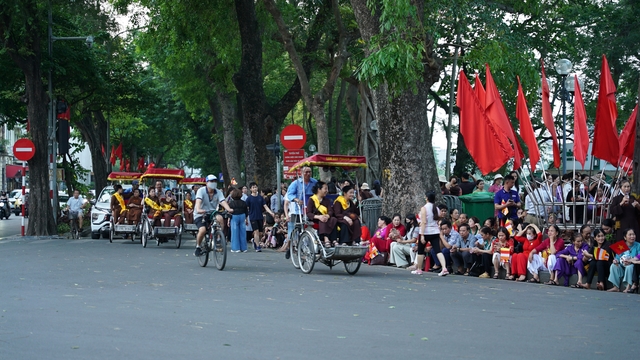 Toàn cảnh ngày rước xá lợi Phật về Chùa Quán Sứ ở Hà Nội- Ảnh 42.