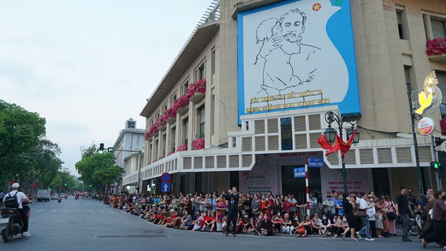 Toàn cảnh ngày rước xá lợi Phật về Chùa Quán Sứ ở Hà Nội- Ảnh 35.