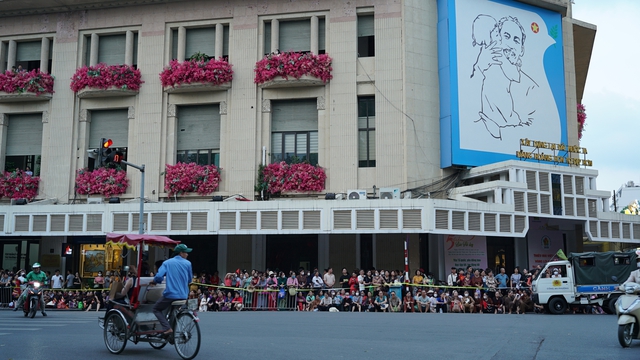 Toàn cảnh ngày rước xá lợi Phật về Chùa Quán Sứ ở Hà Nội- Ảnh 36.