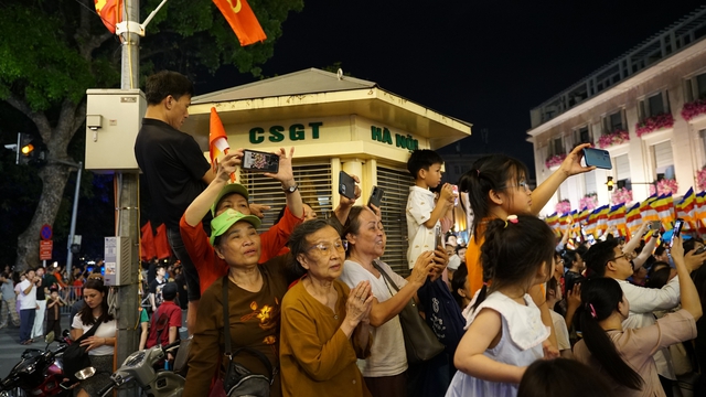 Toàn cảnh ngày rước xá lợi Phật về Chùa Quán Sứ ở Hà Nội- Ảnh 32.