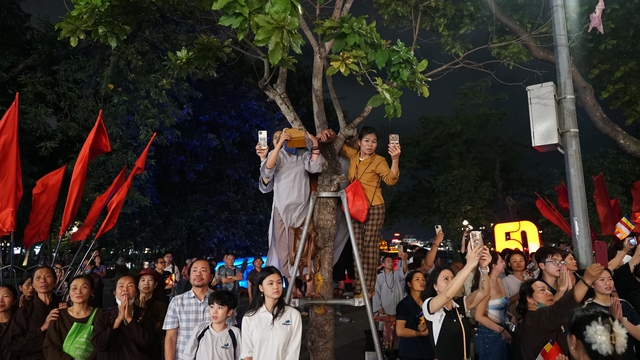 Toàn cảnh ngày rước xá lợi Phật về Chùa Quán Sứ ở Hà Nội- Ảnh 33.