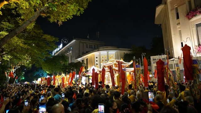 Toàn cảnh ngày rước xá lợi Phật về Chùa Quán Sứ ở Hà Nội- Ảnh 28.