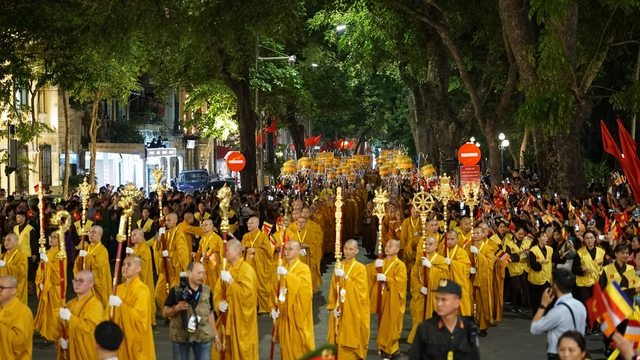 Toàn cảnh ngày rước xá lợi Phật về Chùa Quán Sứ ở Hà Nội- Ảnh 16.